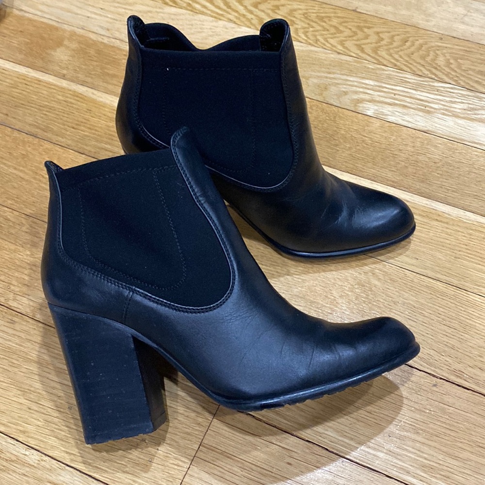 Vintage Stuart Weitzman Women Leather Ankle boots.